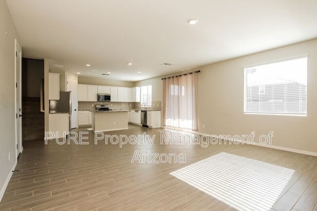 Building Photo - 36117 W San Clemente Ave