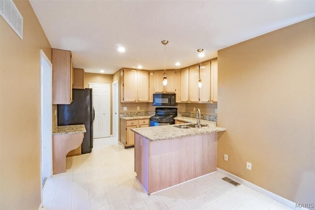 Building Photo - 3309 Lower Lakes Estates Dr