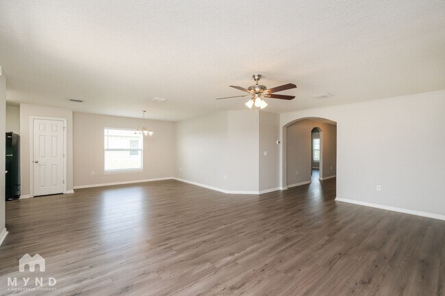 Foto del edificio - 6600 Wirevine Dr