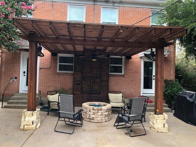 Building Photo - 3123 Mockingbird Ln