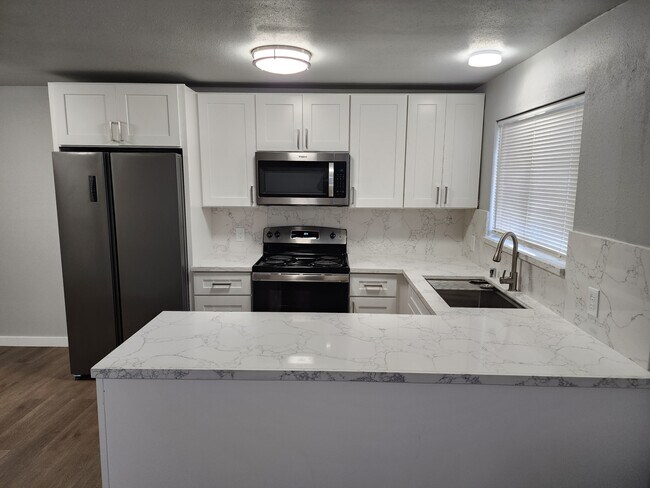 Foto del edificio - 819 E 2nd St