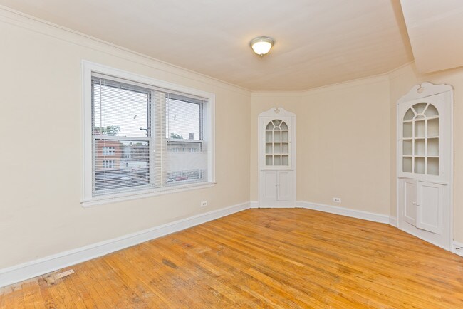 Building Photo - Spacious Ravenswood 1 Bed