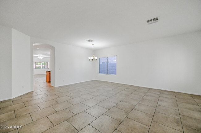 Building Photo - 1083 E Jade Dr