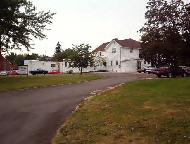 Building Photo - 103 N Reinberg St