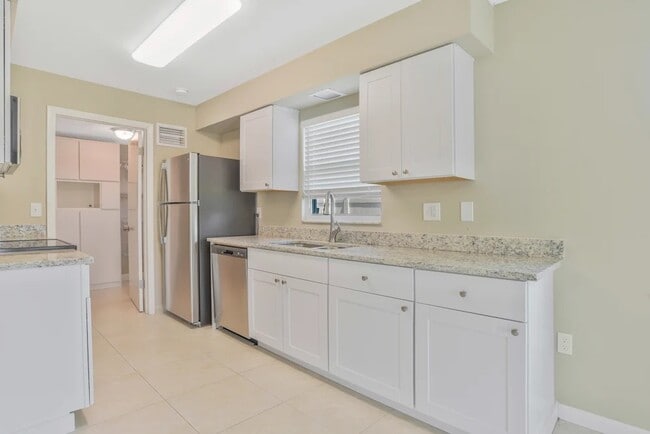 Building Photo - 6721 Precourt Dr