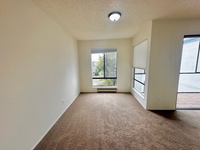 Building Photo - $500 Move In Special!! One Bedroom Condo i...