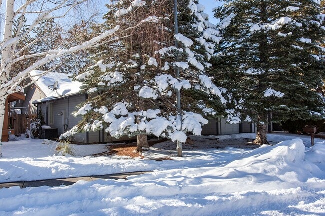 Foto del edificio - 3654 Hemlock Way