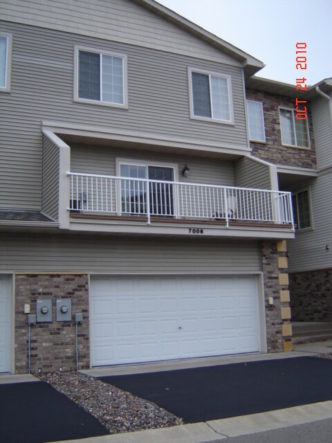 Primary Photo - 7006 S Park Dr