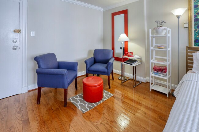 Sitting area - 1420 N St NW