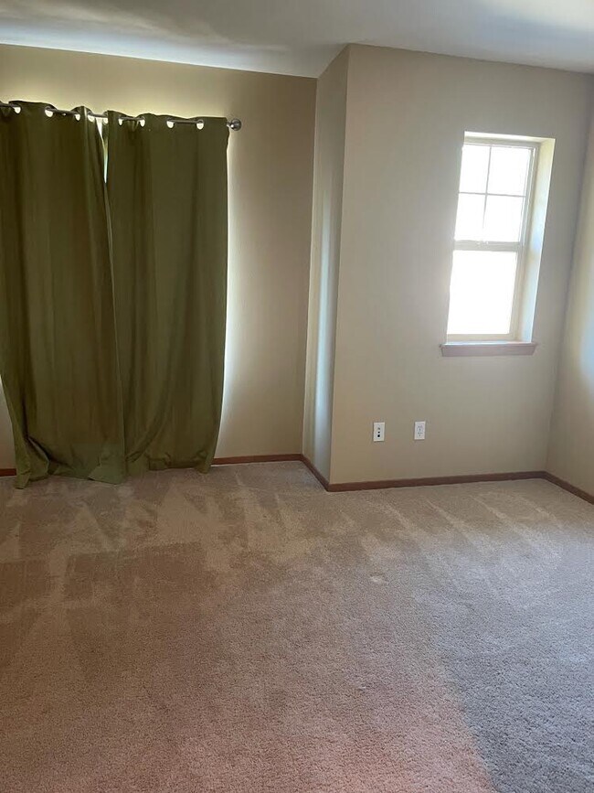 Second bedroom - 213 Sage Brook Ln