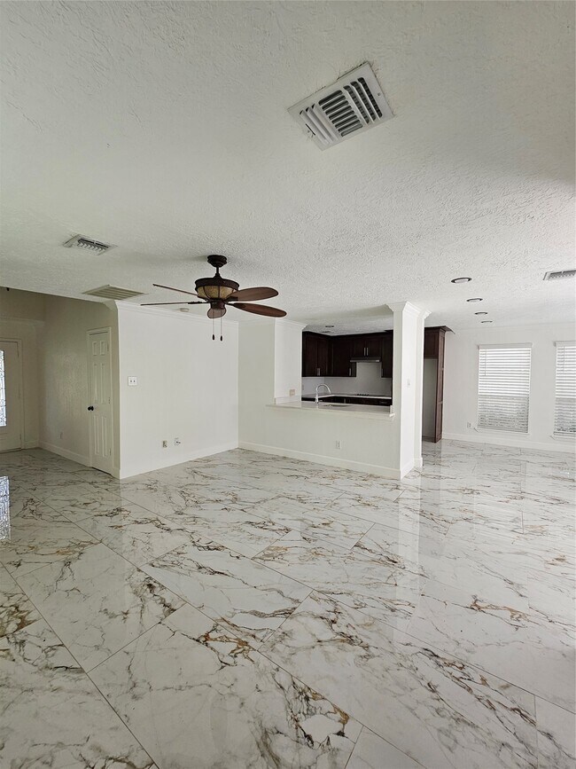 Foto del edificio - 9207 Dairy View Ln