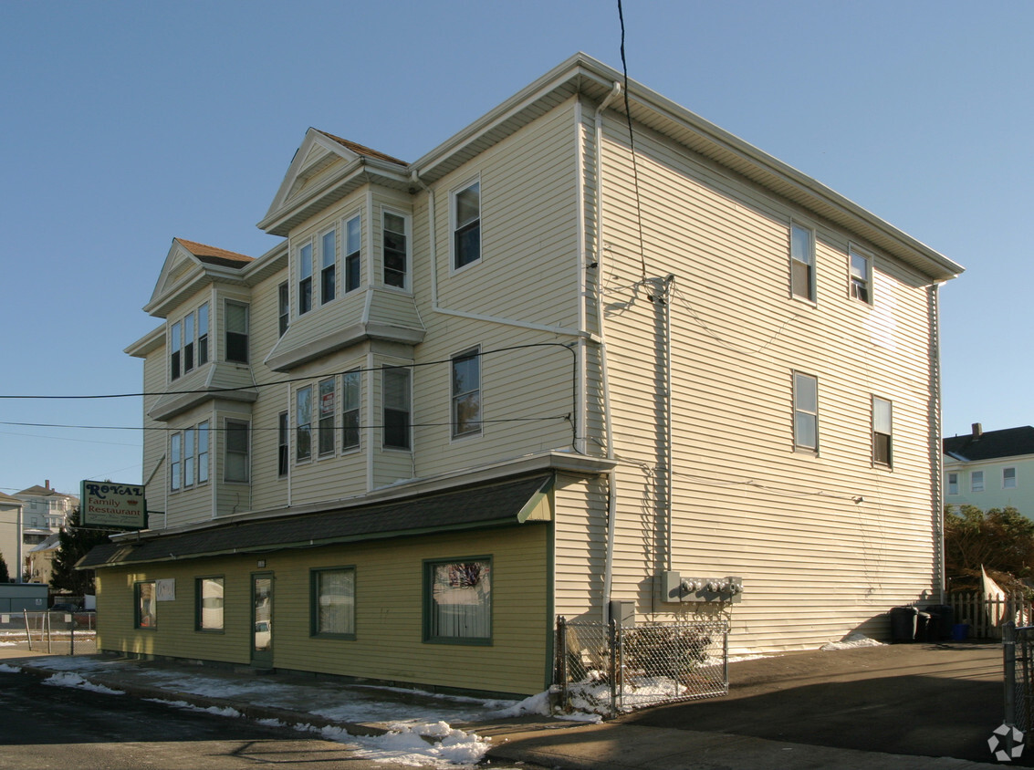 Building Photo - 129-135 Division St