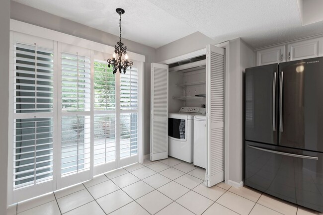 Foto del edificio - Stunning and Spacious 3 Bedroom, 2.5 Bath,...