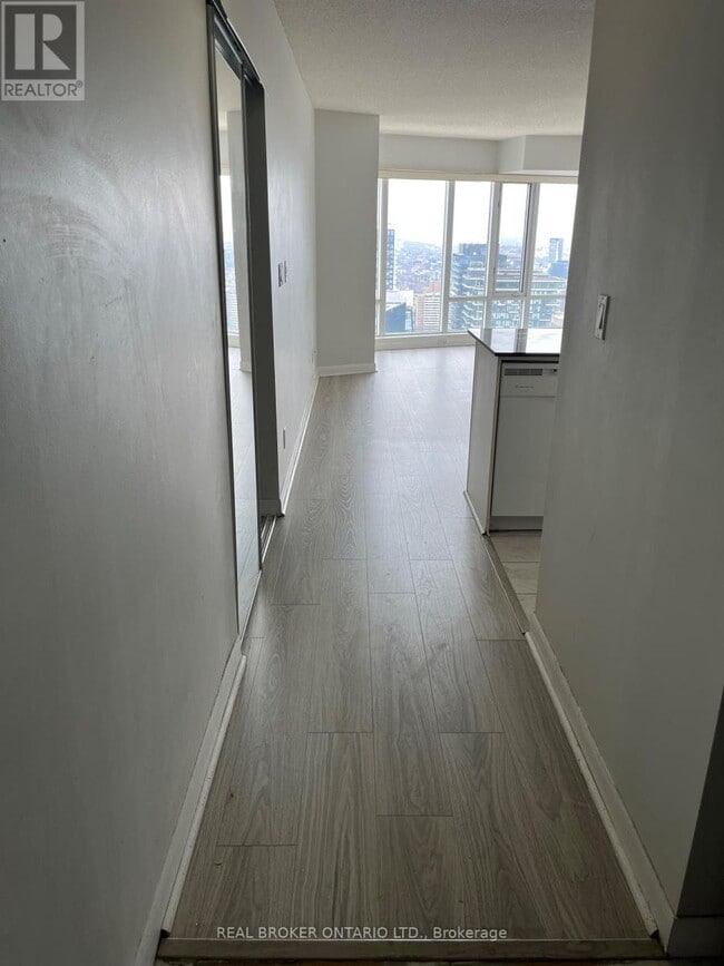 Building Photo - 210 Victoria St