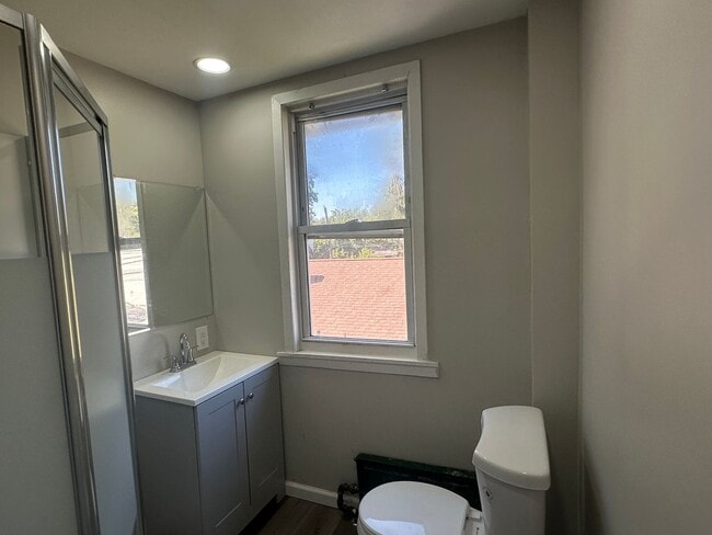 Building Photo - 720 Clifton Ave