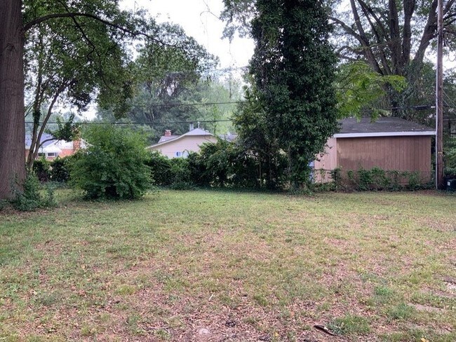 Building Photo - 1062 Dresden Dr W