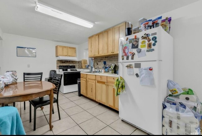Building Photo - 121 W 255 S