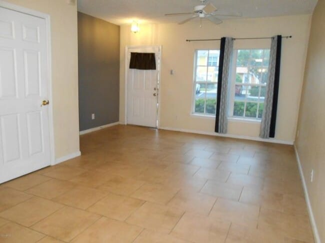 Building Photo - 12311 Kensington Lakes Dr