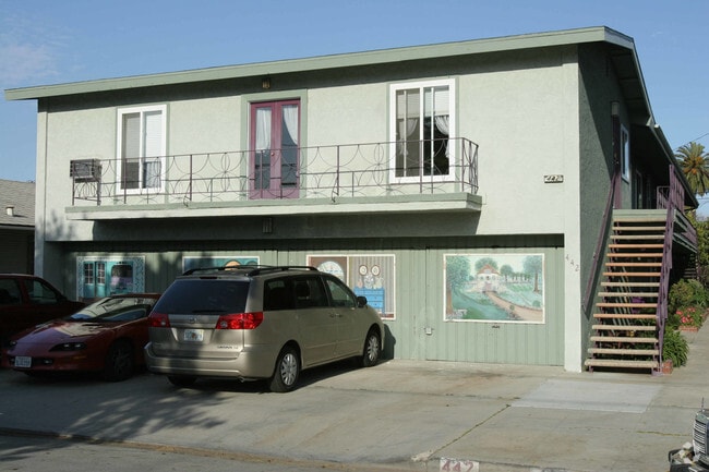 Building Photo - 442 Newport Ave.