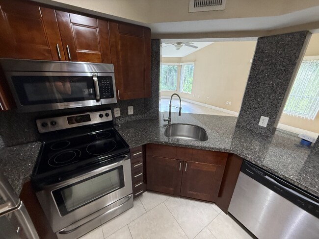 Foto del edificio - 2400 NW 33rd St