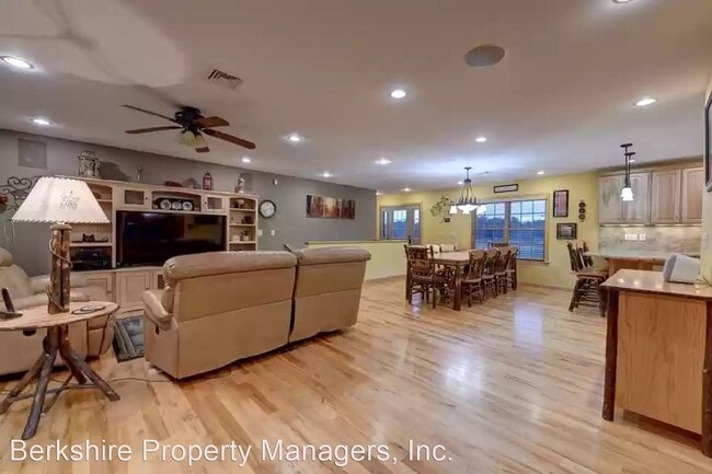 3 br, 2.5 bath House - 1120 Churchill Street - 4