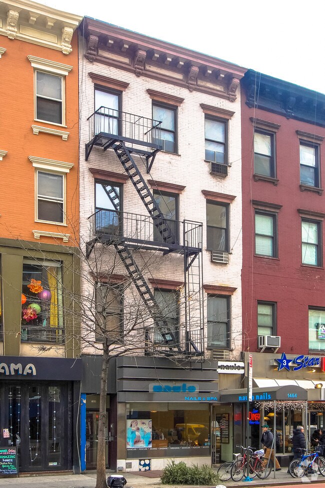 Vista a la calle - 1464 First Ave