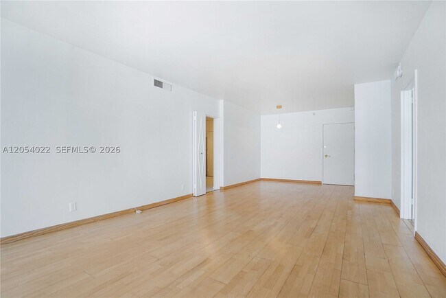 Foto del edificio - 5700 Collins Ave