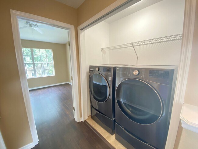Foto del edificio - LAKES OF WINDERMERE - LAKE REAMS 2BR/2.5BA...