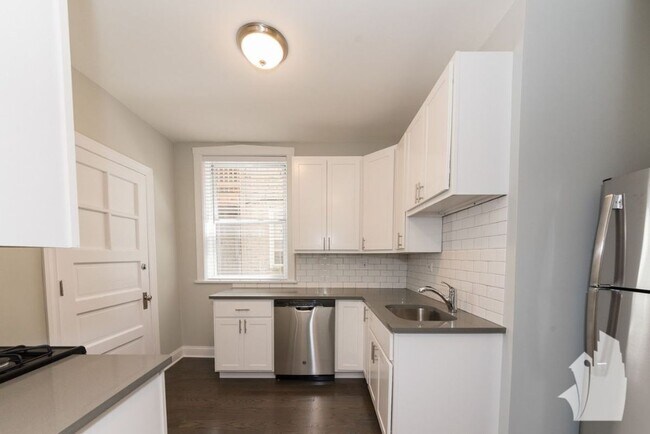 Foto del edificio - 5045 N Damen Ave