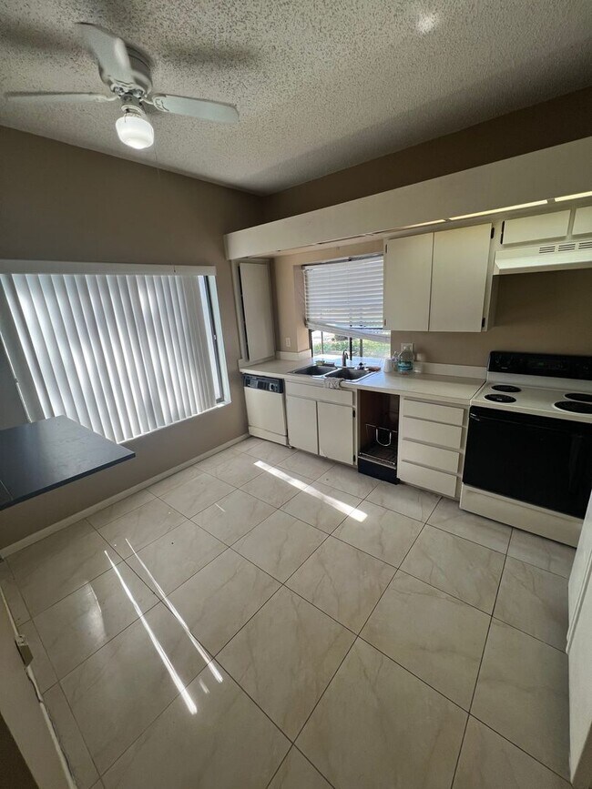 Building Photo - Cypress Trace Condo