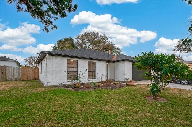 Building Photo - 614 Northaire Dr