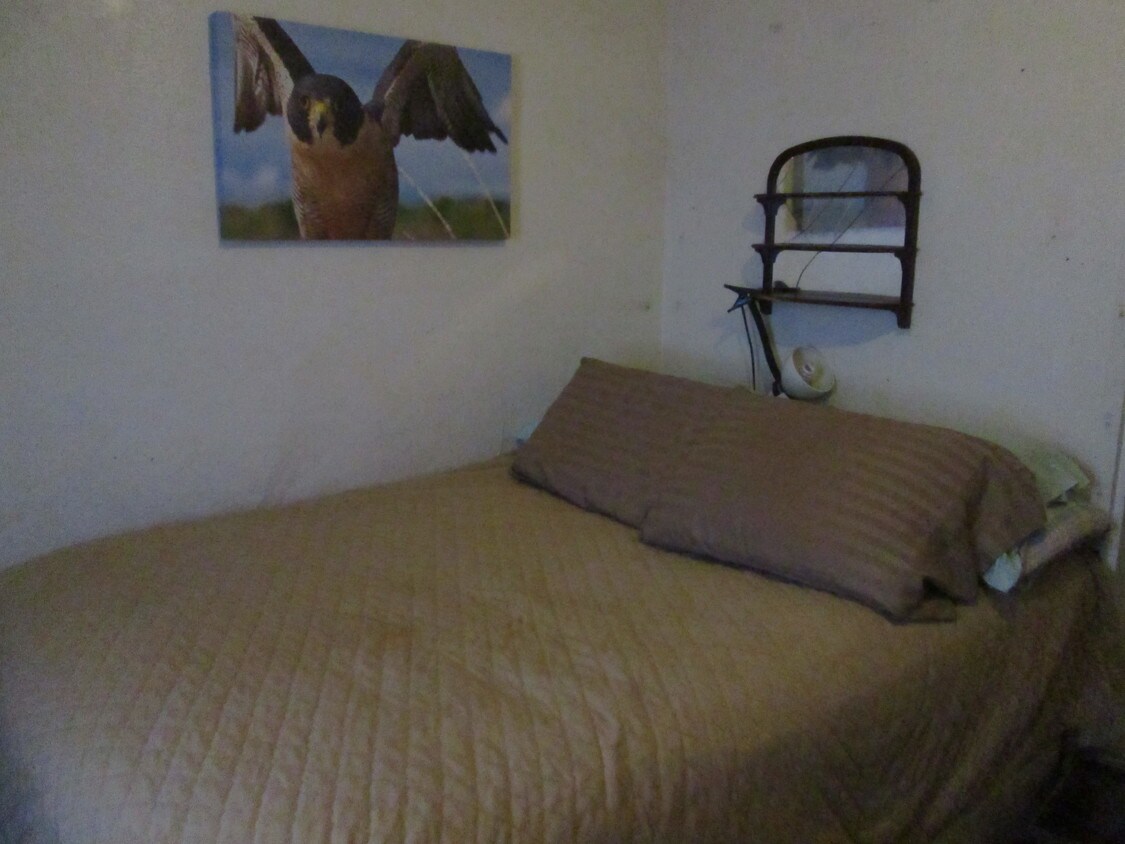 Furnished Bedroom - 1444 Logan St