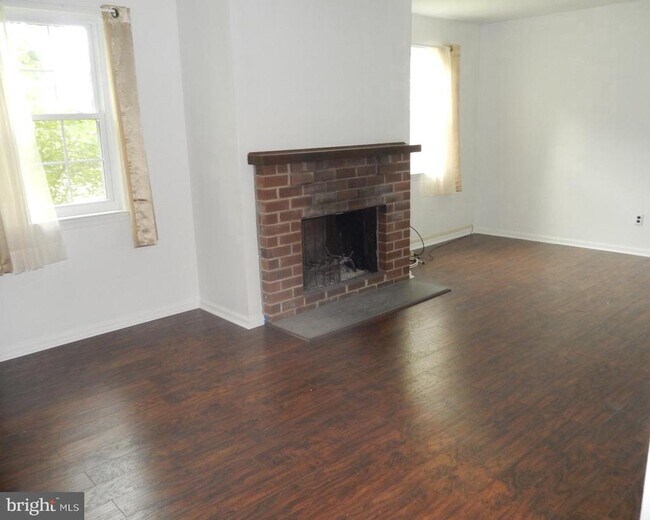 Building Photo - 523 Merioneth Dr