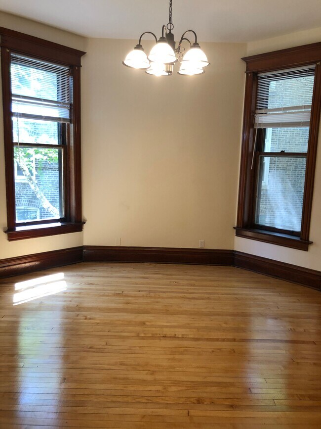 Foto del edificio - 1108 N Damen Ave