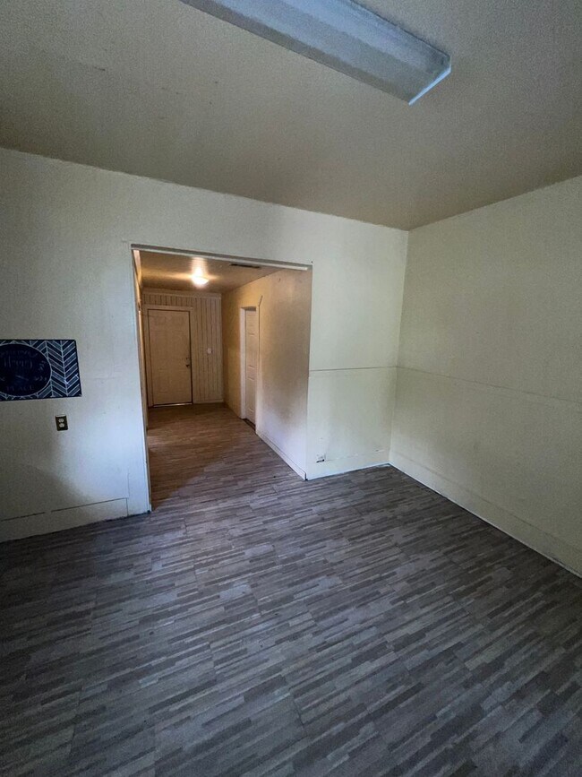 Building Photo - 2549 Quinton St