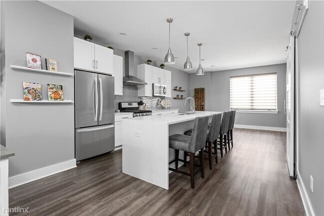 Foto del edificio - 1 br, 1 bath Condo - 608 E 10th St