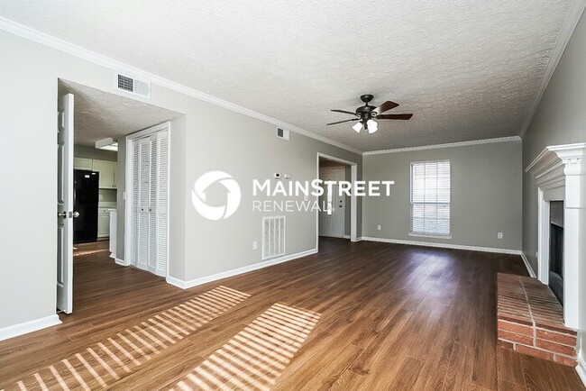 Photo - 3 Bedroom Pet-Friendly Home in Nashville, TN with Main Street Renewal