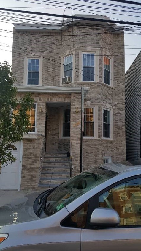 Primary Photo - 1508 Kerrigan Ave