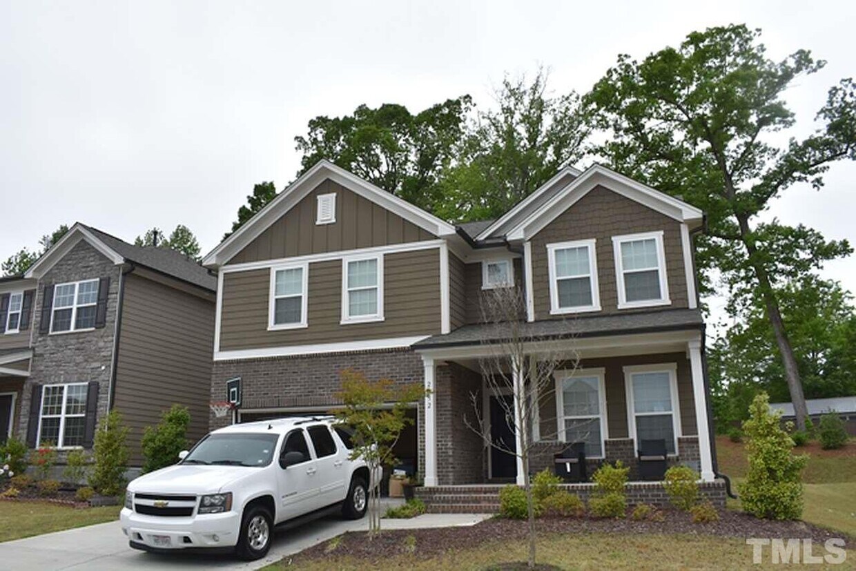 Foto principal - 2432 Emily Brook Way