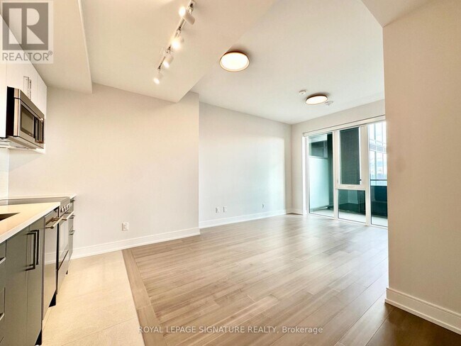 Photo du bâtiment - 664 Spadina Ave.