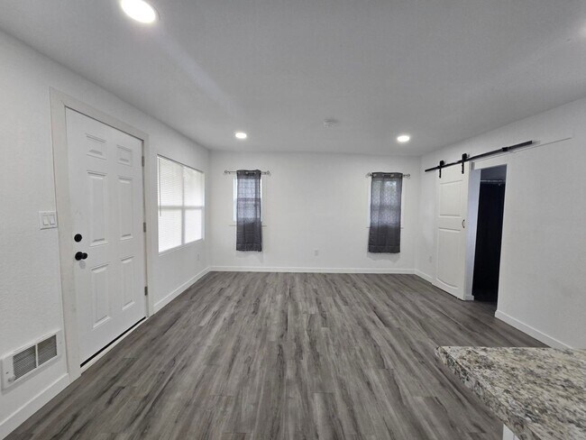 Foto del edificio - 1 Bedroom, 1 bathroom House