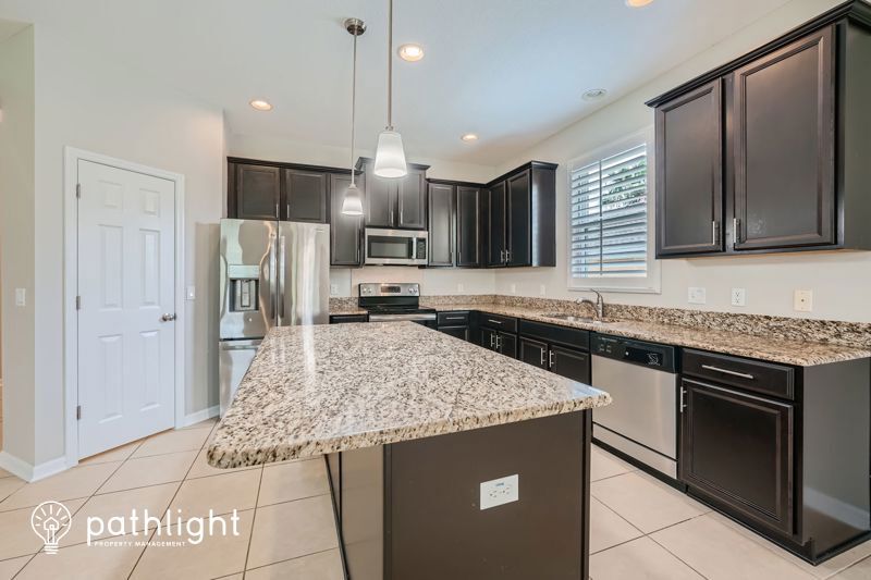 Foto principal - 3168 Zander Dr