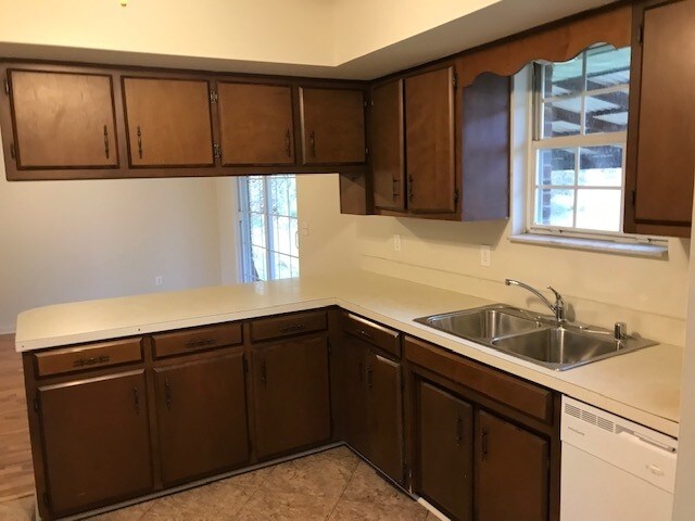 Building Photo - 143 Irvin Ct