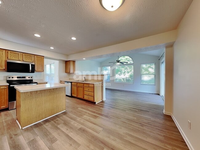 Foto del edificio - 7733 Black Squirrel Trl