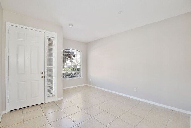 Photo - Spacious 4/2.5 Townhome in Gated Community in Avalon Park - Orlando
