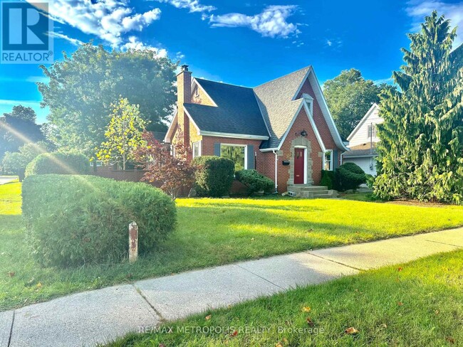 Building Photo - 117 Queensway Dr