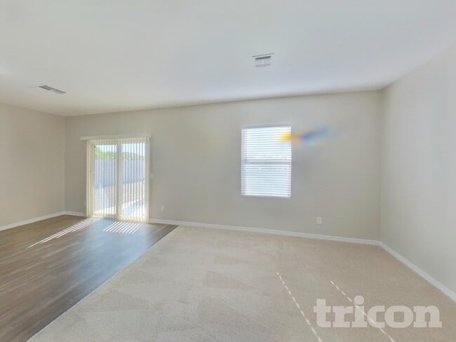 Foto del edificio - 37123 W Capri Ave