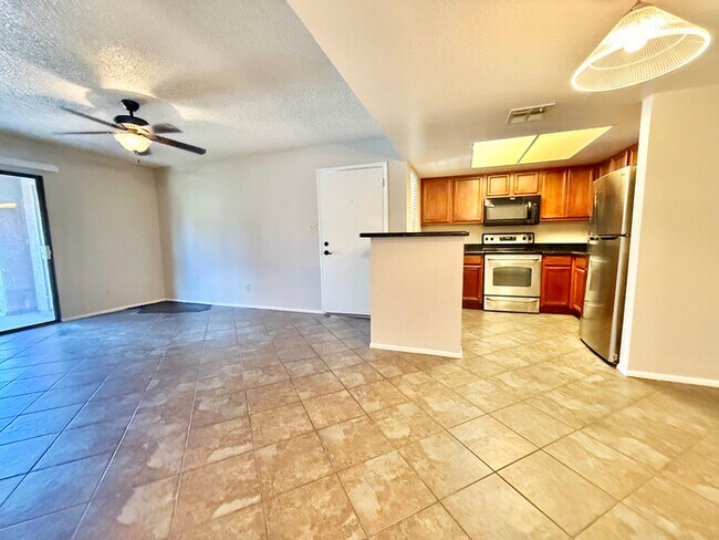 Foto del edificio - Fabulous 2-Bedroom, 1-Bathroom Condo For R...