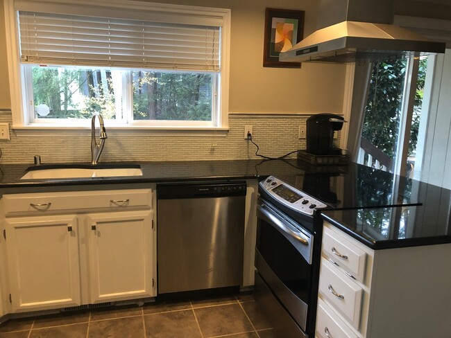 Foto del edificio - Charming 3-Bedroom Home in Central Kitsap