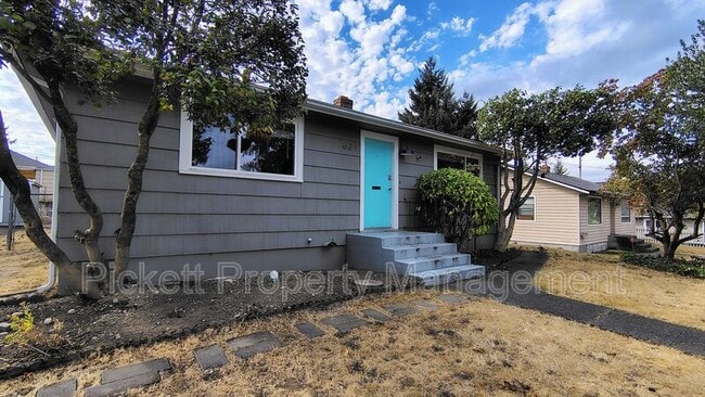 Building Photo - 631 Bertha Ave